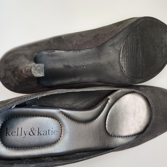 KELLY & KATIE PUMPS, SIZE 8 - Picture 7 of 9